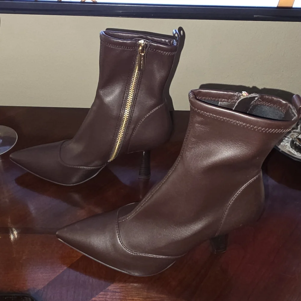 Michael Kors Elegant Brown Ankle Boots NWOT Size 6 - Picture 4 of 4